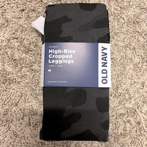Old Navy cropped cotton camo leggings.